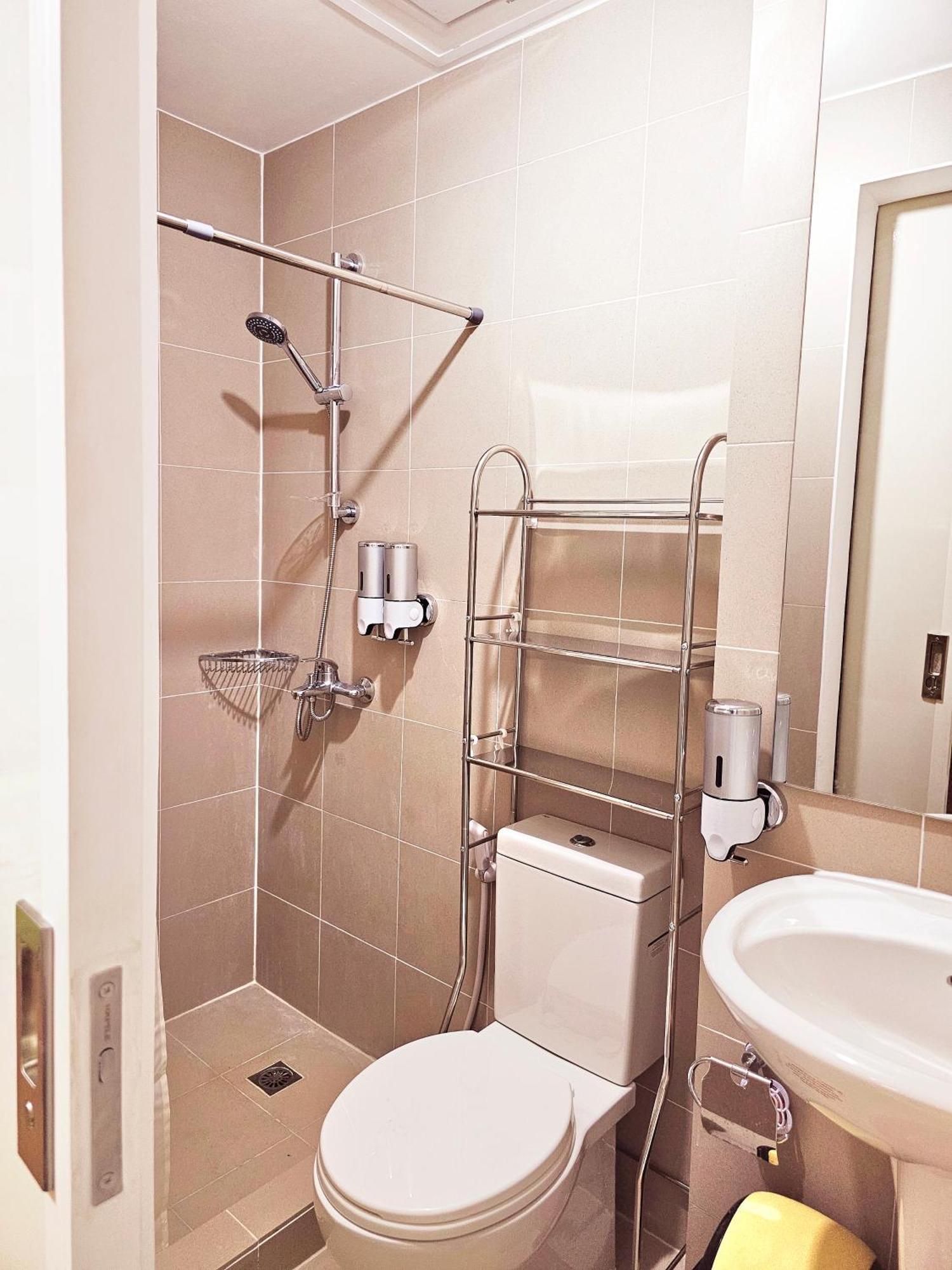Acellyne'S Suites At The Residences At Commonwealth By Century Quezón by Rom bilde