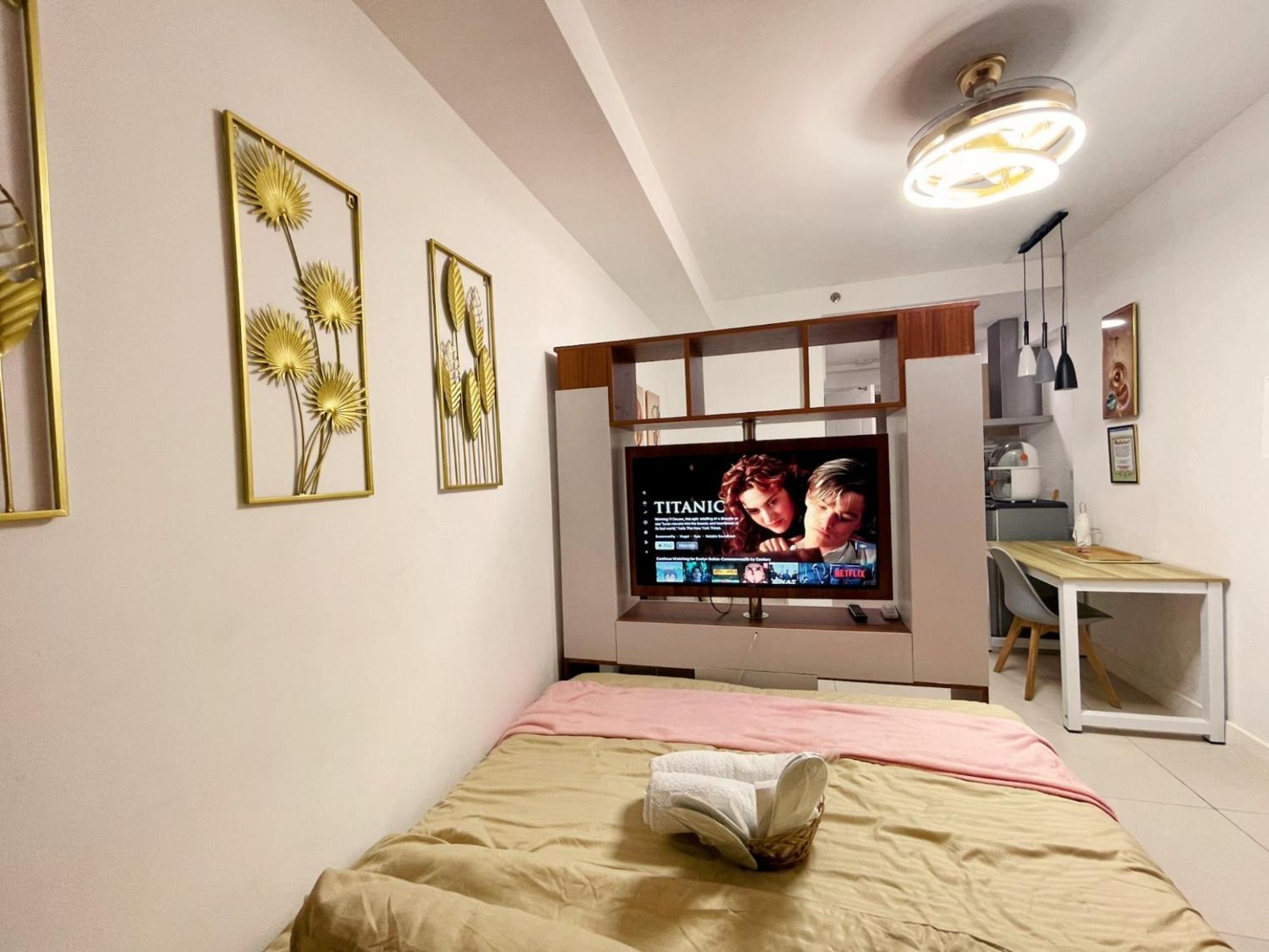 Acellyne'S Suites At The Residences At Commonwealth By Century Quezón by Rom bilde