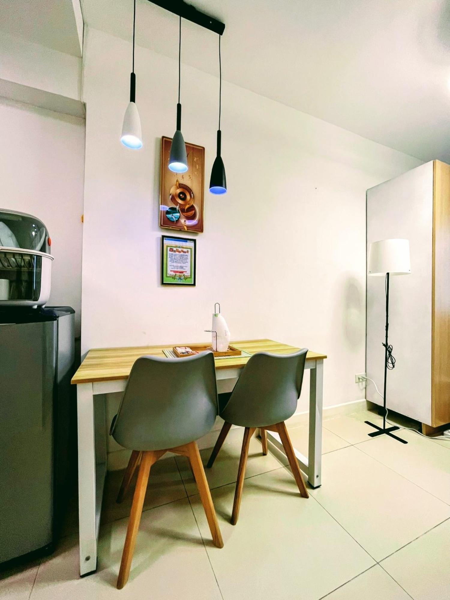 Acellyne'S Suites At The Residences At Commonwealth By Century Quezón by Rom bilde
