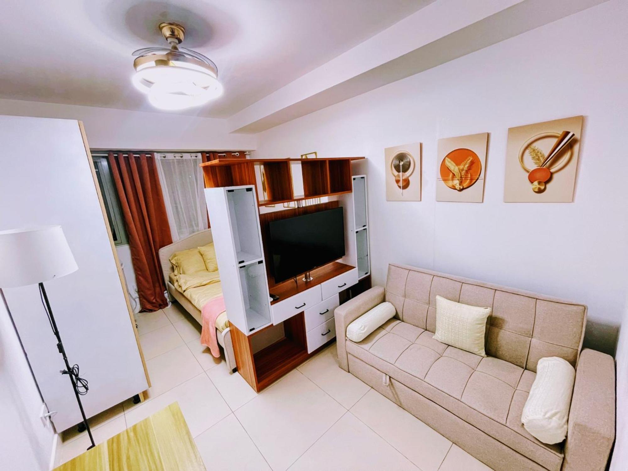 Acellyne'S Suites At The Residences At Commonwealth By Century Quezón by Rom bilde