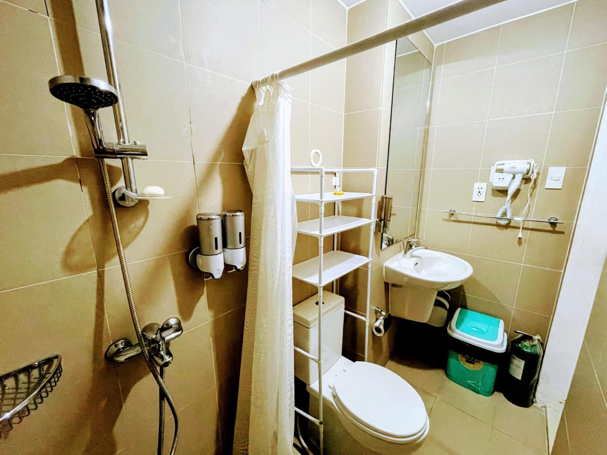 Acellyne'S Suites At The Residences At Commonwealth By Century Quezón by Rom bilde