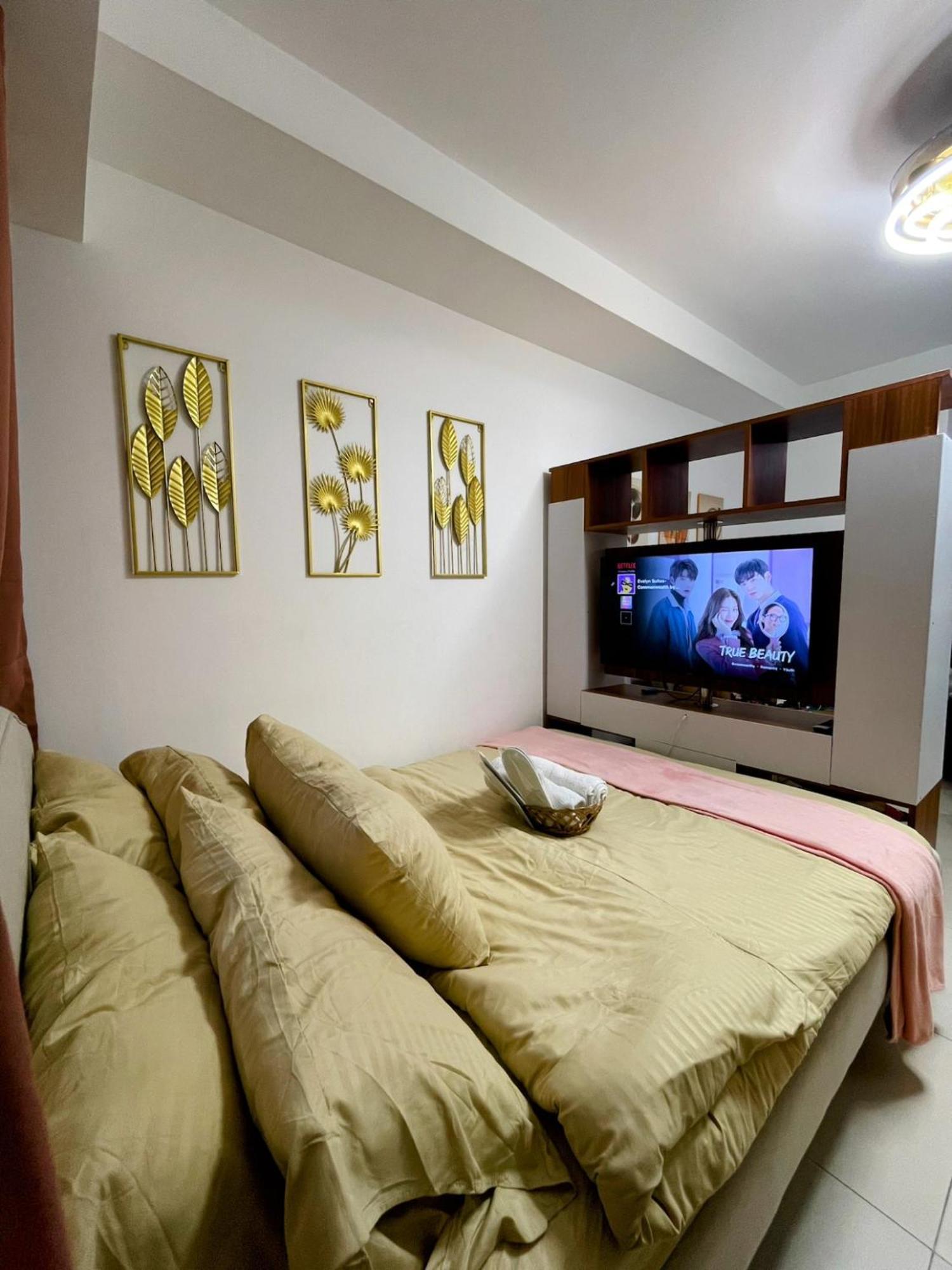 Acellyne'S Suites At The Residences At Commonwealth By Century Quezón by Rom bilde