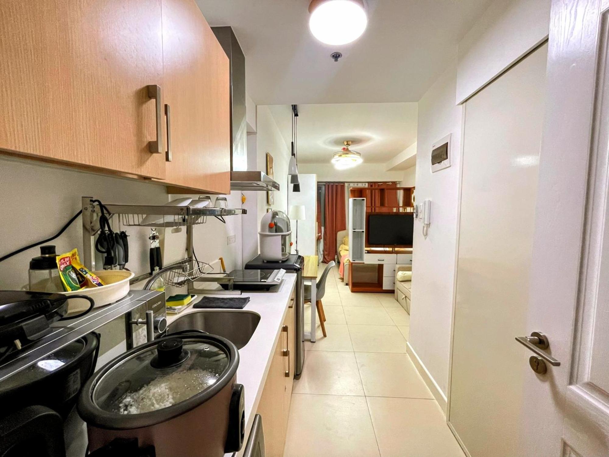 Acellyne'S Suites At The Residences At Commonwealth By Century Quezón by Rom bilde