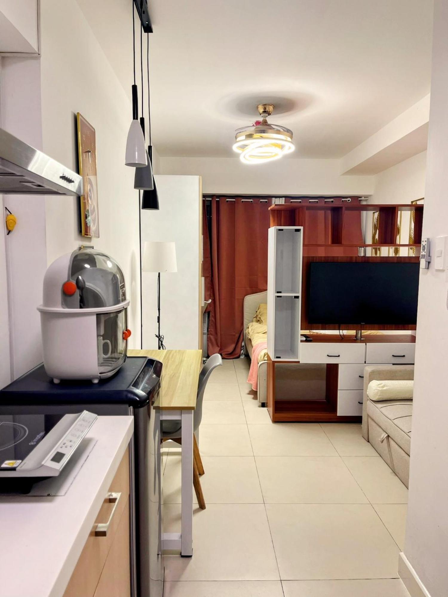 Acellyne'S Suites At The Residences At Commonwealth By Century Quezón by Rom bilde